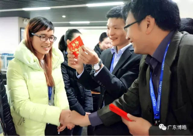 收到禮物的女神們心情就像被全世界寵愛著一般！